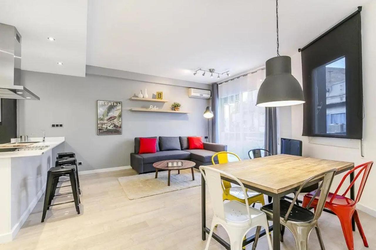 51Sam1021 - Modern Apartment Near Montjuic Barcelona Eksteriør billede