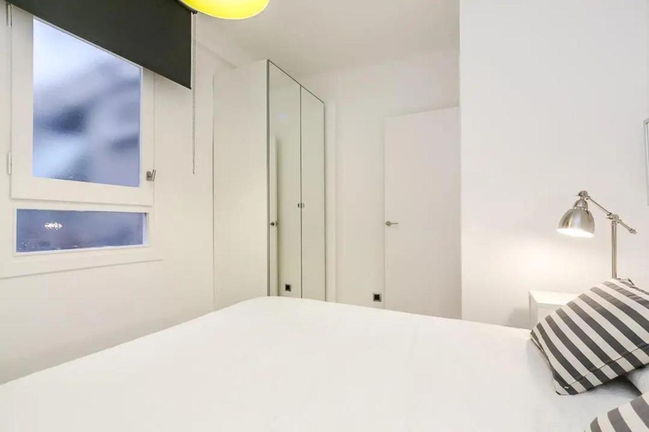 51Sam1021 - Modern Apartment Near Montjuic Barcelona Eksteriør billede